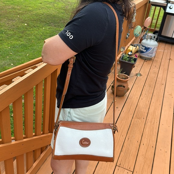 Vintage DOONEY & BOURKE off white two tone leather classic zip top shoulder bag - Picture 9 of 15